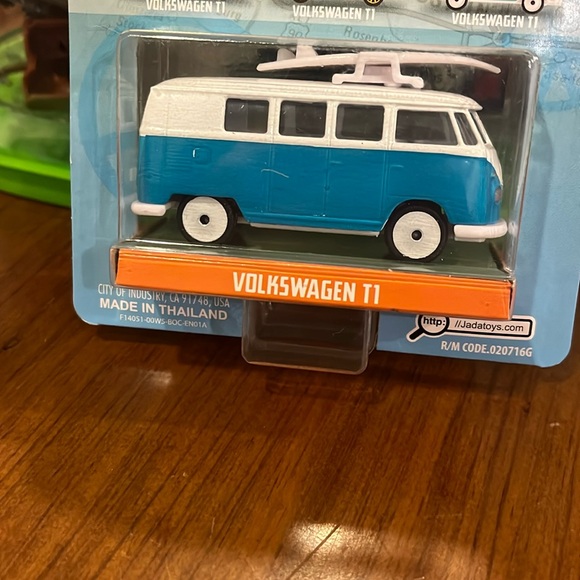 Jada Punch Buggy Slug Bug Volkswagen T1 Van Bus Surfboard Surf X 2 - Picture 4 of 10